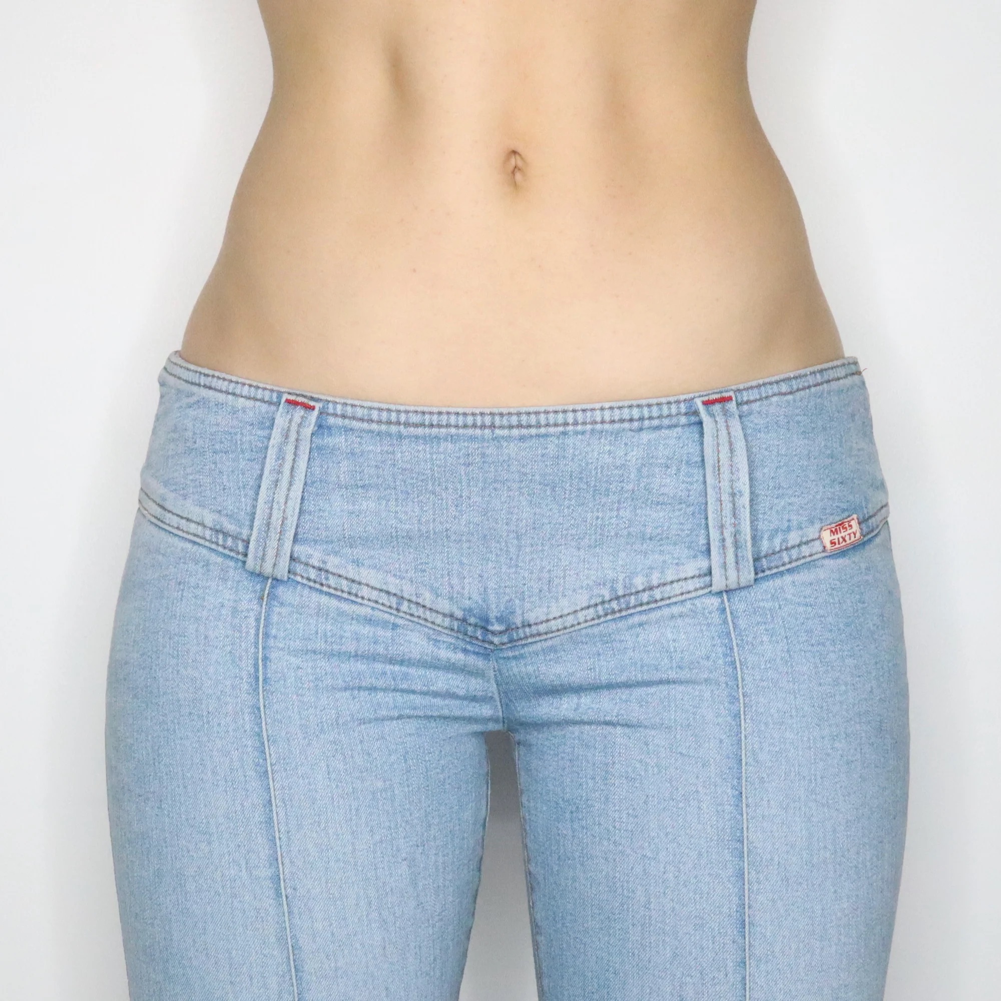 Hüfthosen von Miss Sixty – Mode mit Bauchfreiheitspflicht